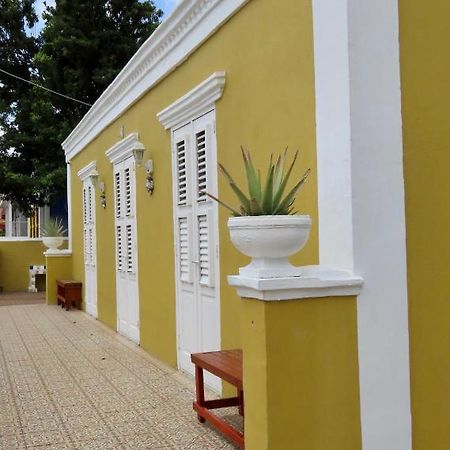 Historic Building The Palm Backyard Studio-Apartment Willemstad, Curacao Feel Home Away From Home Екстер'єр фото