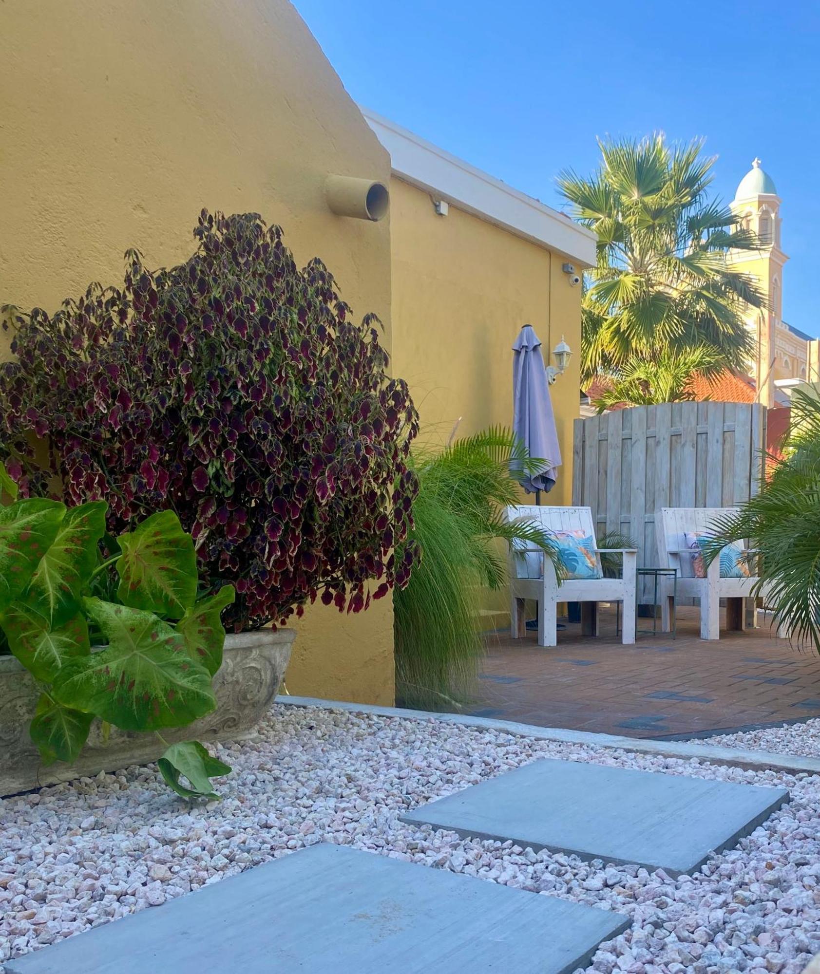 Historic Building The Palm Backyard Studio-Apartment Willemstad, Curacao Feel Home Away From Home Екстер'єр фото