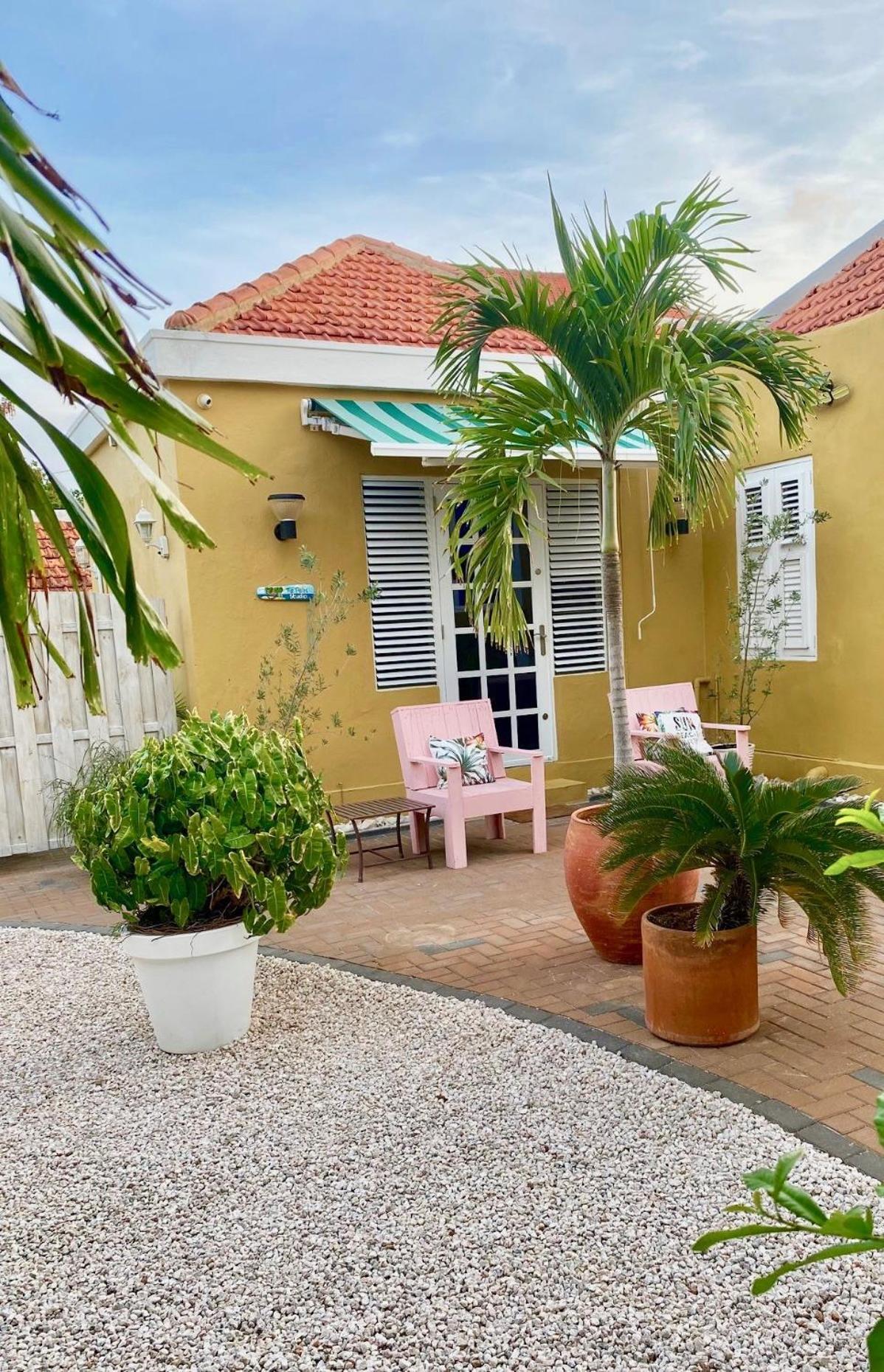 Historic Building The Palm Backyard Studio-Apartment Willemstad, Curacao Feel Home Away From Home Екстер'єр фото